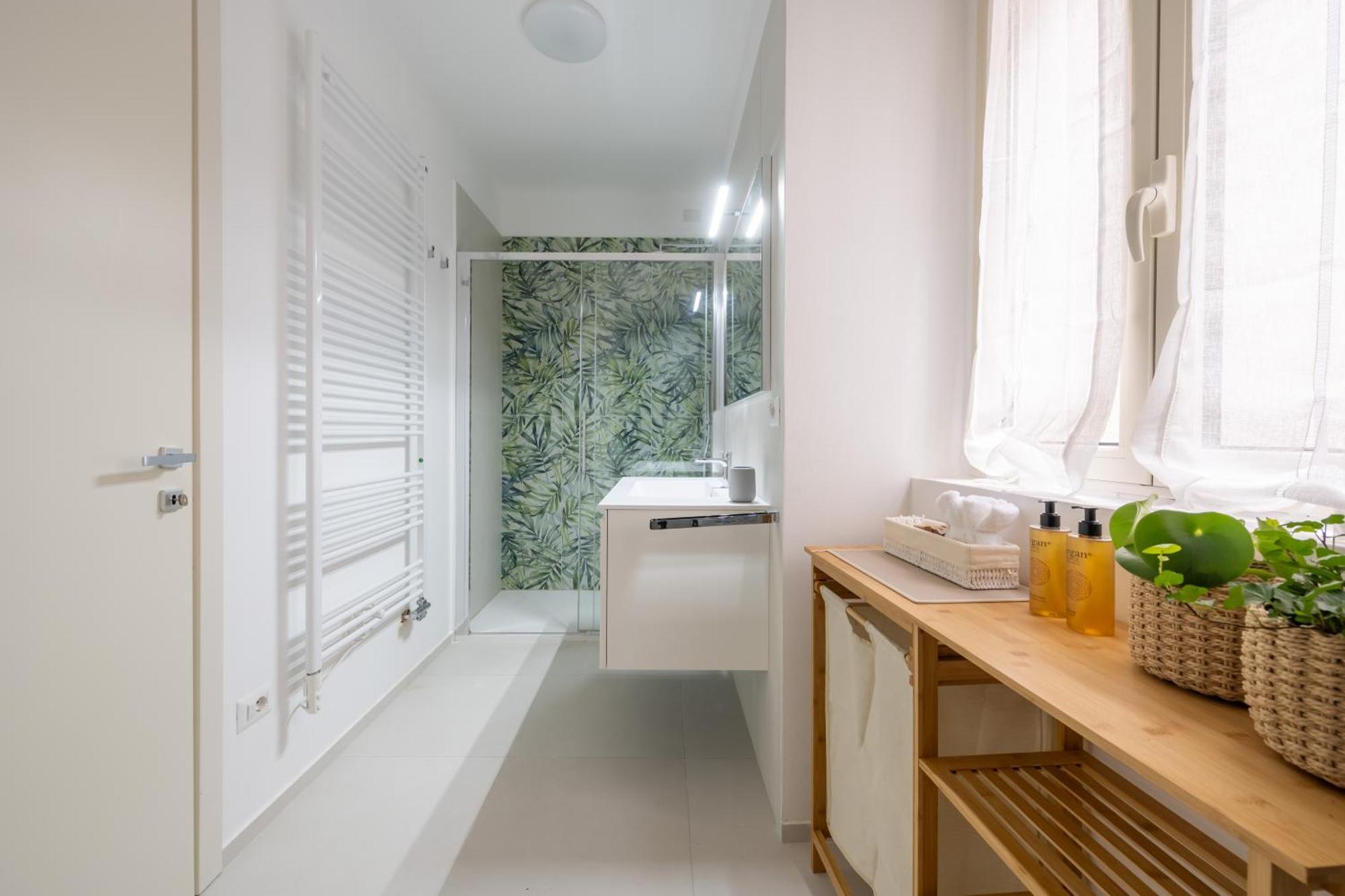 New Stone House Lake View - 1 Лезено Экстерьер фото